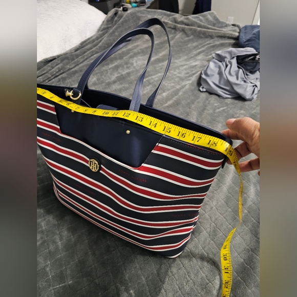 TOMMY HILFIGER NAVY BLUE RED WHITE SHOPPER TOTE BAG PURSE W/ POUCH. Brand new - Picture 10 of 17
